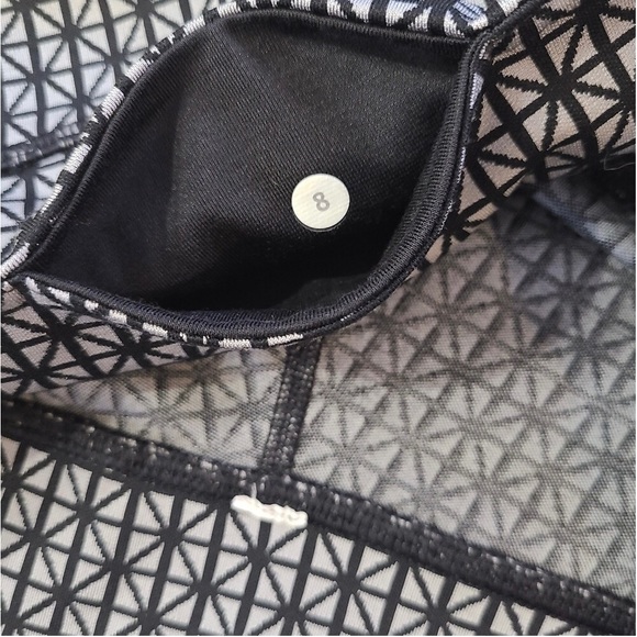 Lululemon Wunder Under  size 8 in tri geo silver spoon Blk - Picture 5 of 5